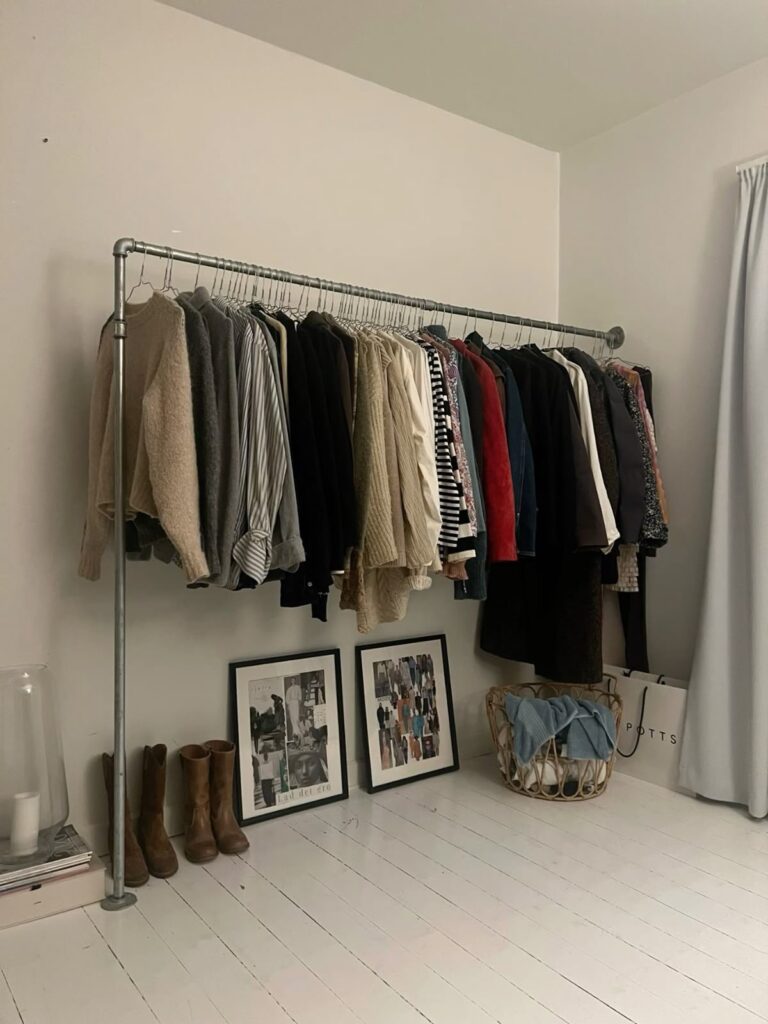 build a capsule wardrobe & slow overconsumption in fashion